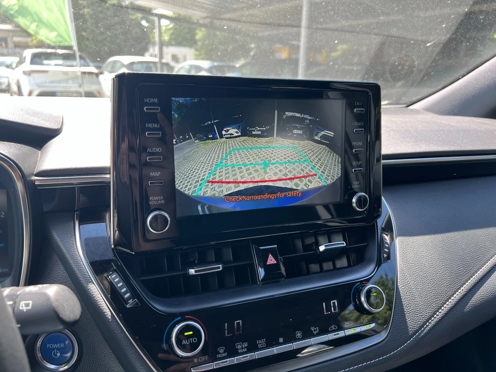 Toyota Corolla 1.8 HYBRID, снимка 11 - Автомобили и джипове - 54958713