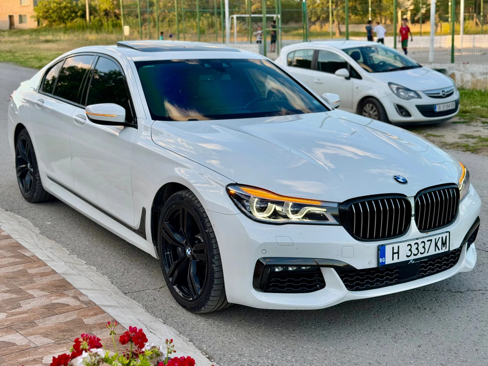 BMW 750 M-sport xDrive FULL 114.000km, снимка 4 - Автомобили и джипове - 54966518