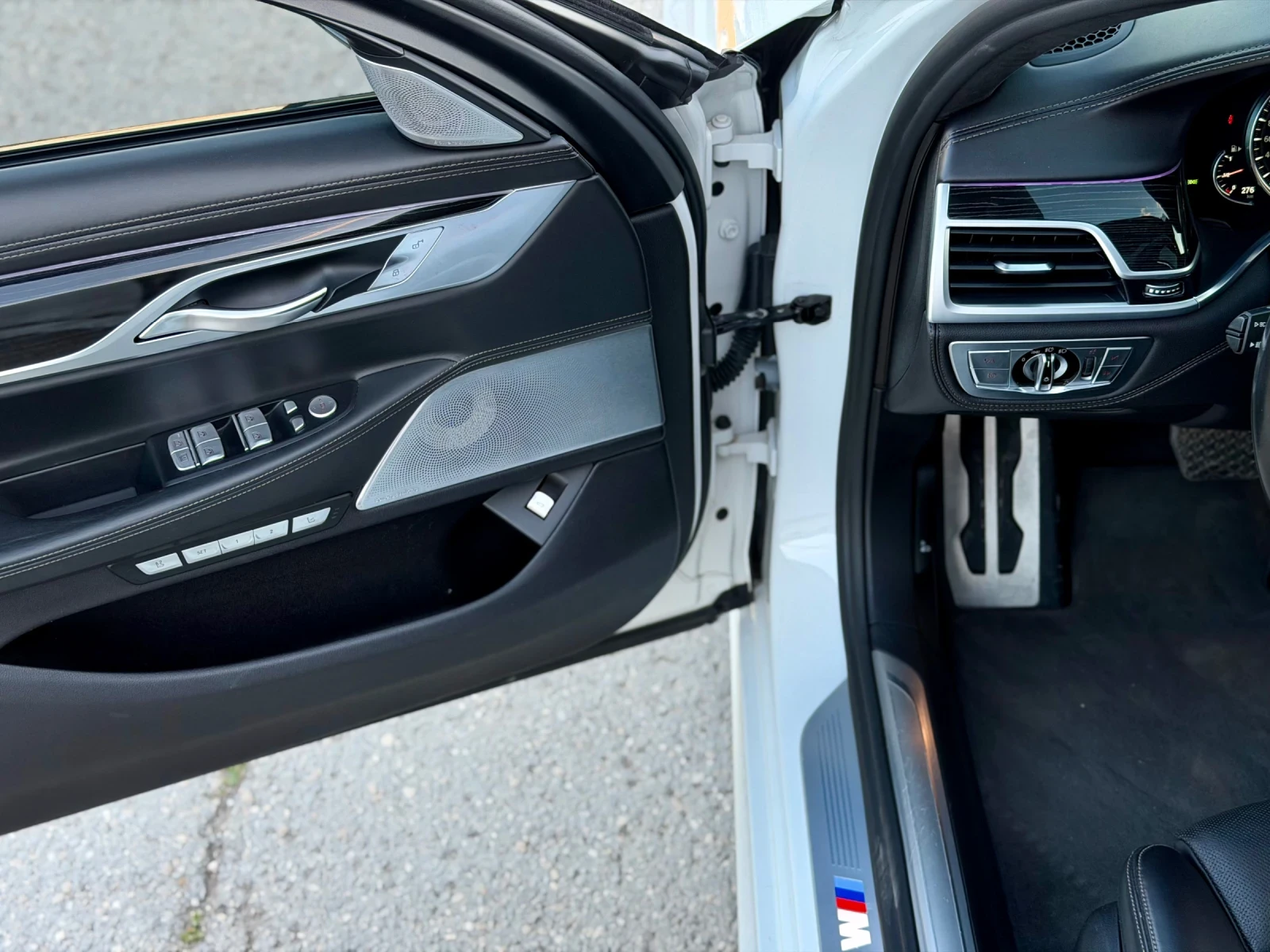 BMW 750 M-sport xDrive FULL 114.000km, снимка 13 - Автомобили и джипове - 54966518