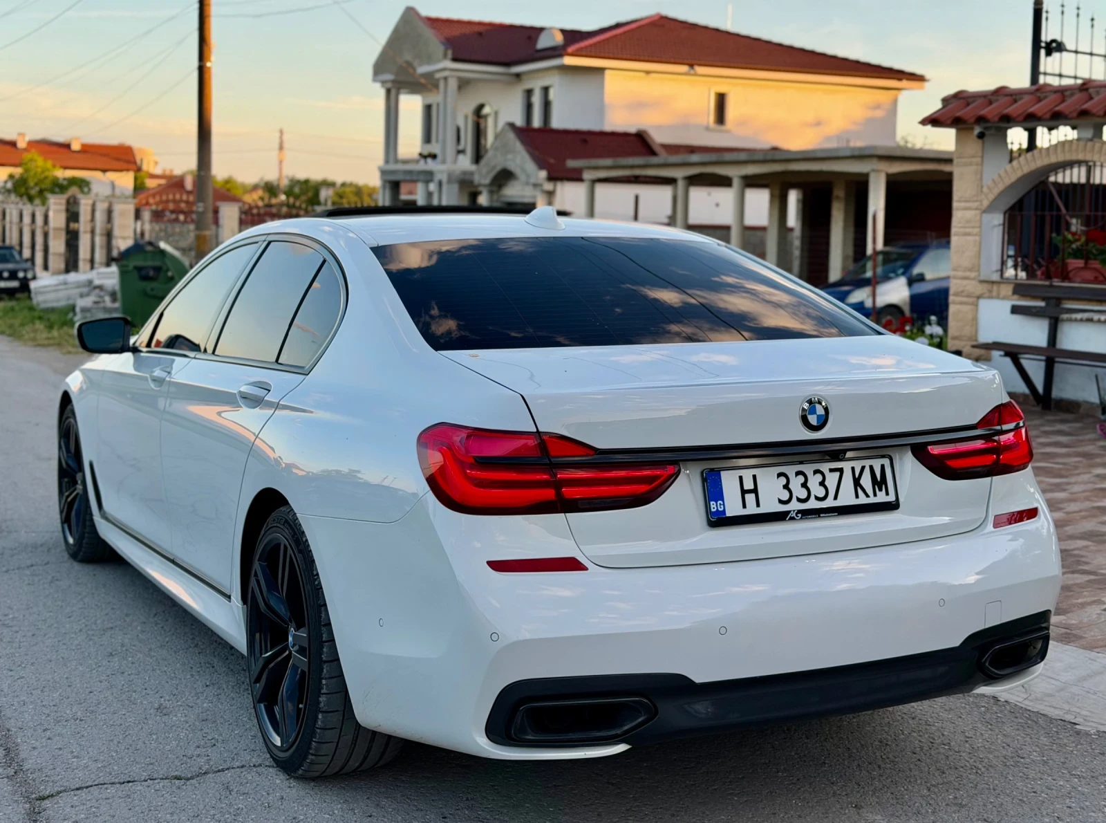 BMW 750 M-sport xDrive FULL 114.000km, снимка 3 - Автомобили и джипове - 54966518