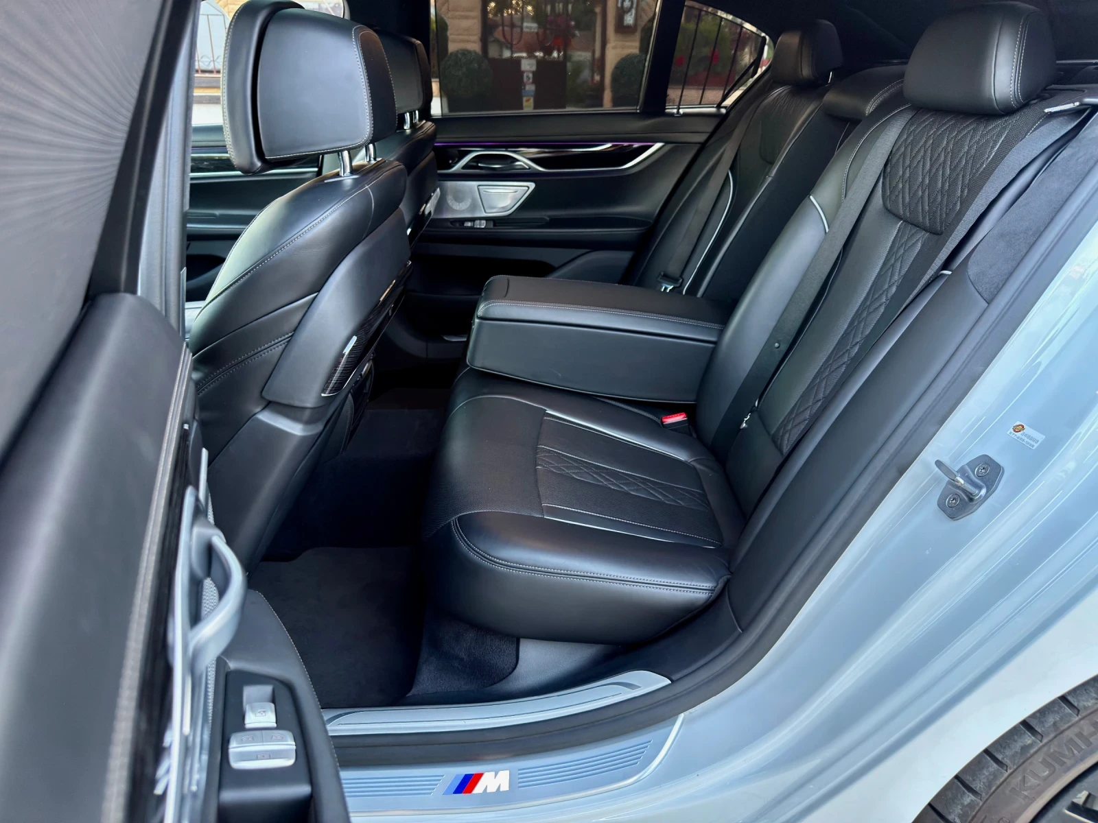 BMW 750 M-sport xDrive FULL 114.000km, снимка 16 - Автомобили и джипове - 54966518