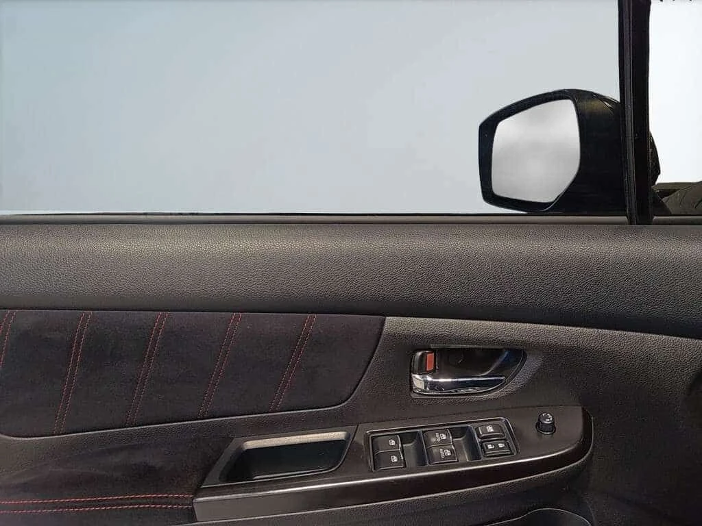 Subaru Impreza * Limited w/Lip AWD Manual/Sunroof/Clean carfax/ V, снимка 13 - Автомобили и джипове - 55062878