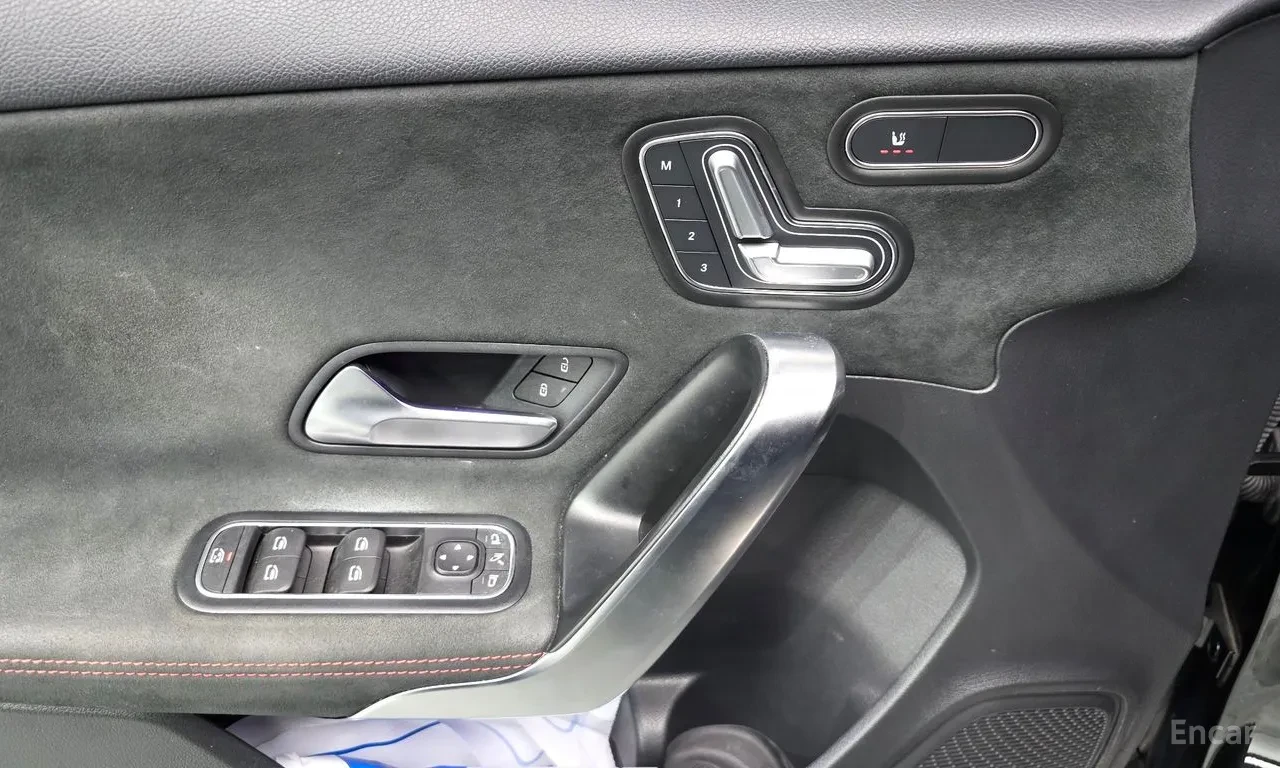 Mercedes-Benz A45 AMG burmester* multibeam led* Parking Assist, снимка 16 - Автомобили и джипове - 55805947