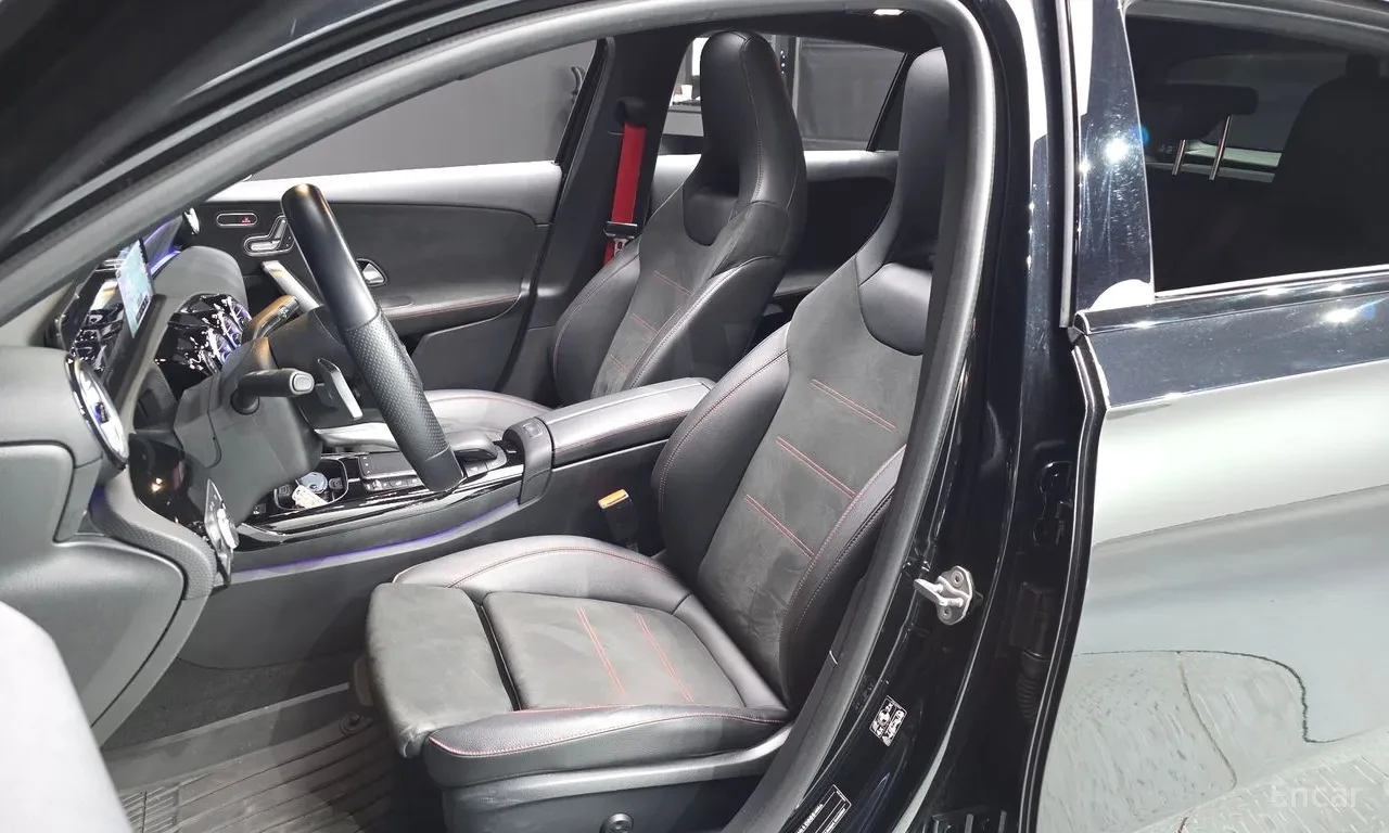 Mercedes-Benz A45 AMG burmester* multibeam led* Parking Assist, снимка 8 - Автомобили и джипове - 55805947