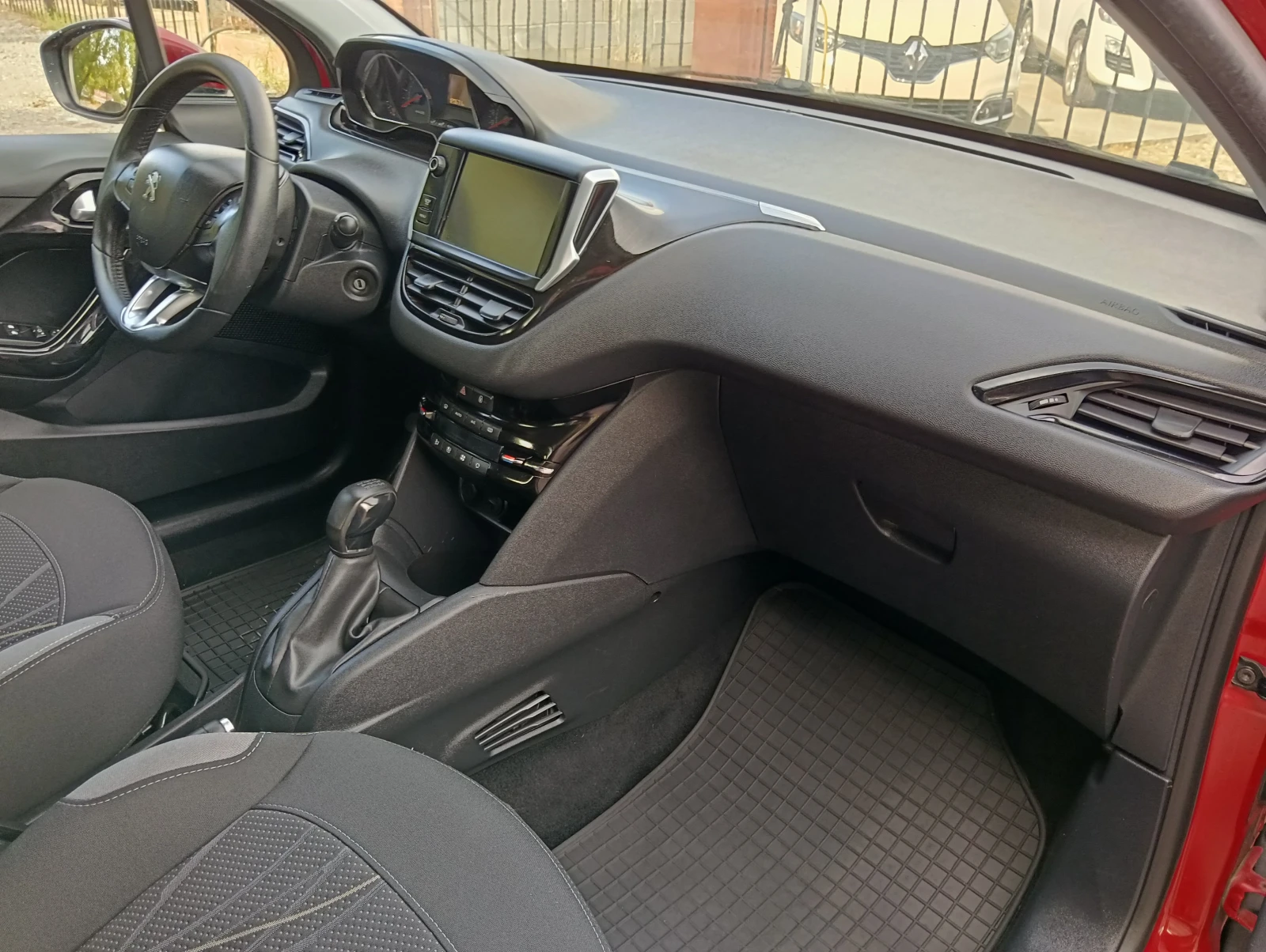 Peugeot 208 1.2i 82ps. | Mobile.bg � ����������� 11