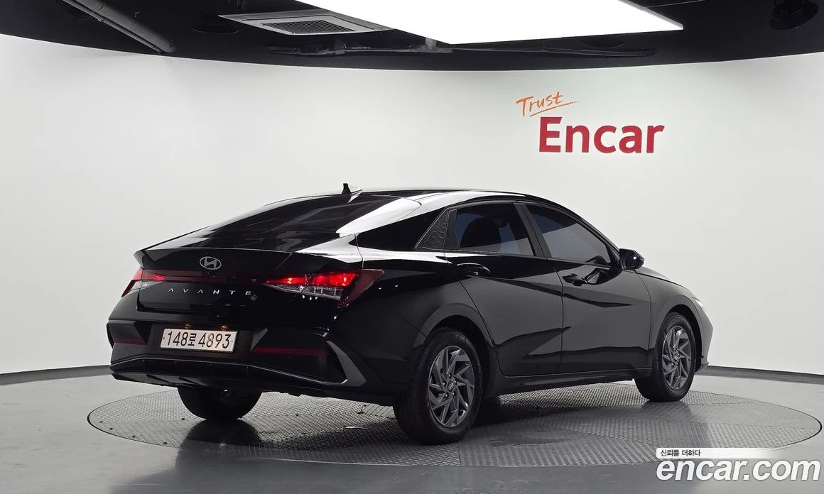 Hyundai Elantra 1.6 Modern, снимка 2 - Автомобили и джипове - 56155972