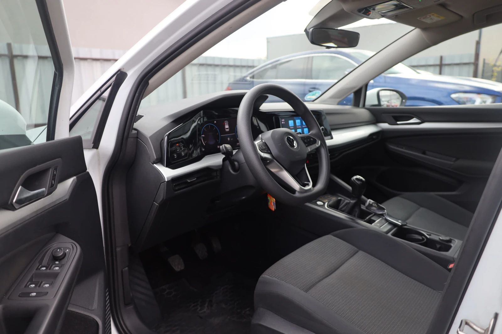 VW Golf Variant VIII 2.0TDI ACC Virtual KeyStart PDC Lane, снимка 12 - Автомобили и джипове - 56165879