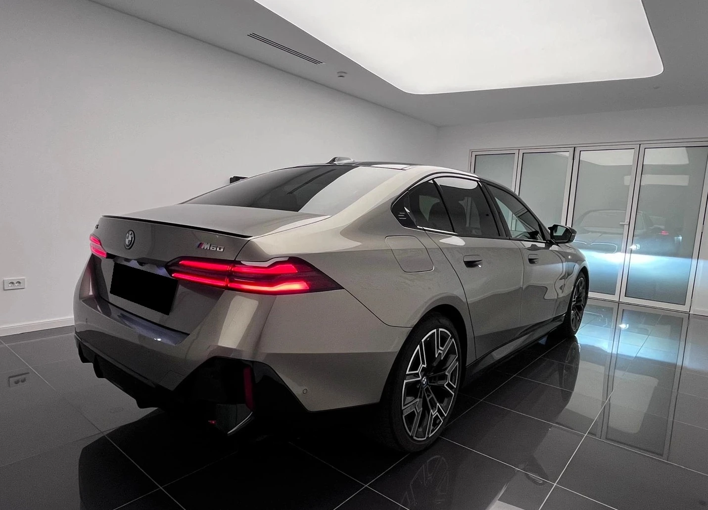 BMW i5 M60 xDrive, снимка 3 - Автомобили и джипове - 56195635