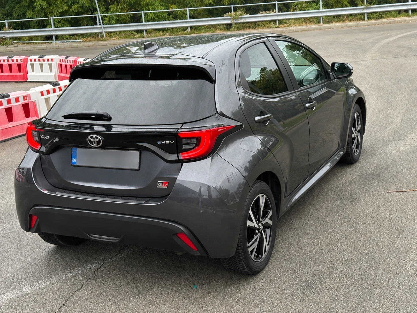 Toyota Yaris 1.5 HSD -116�.�. �������� | Mobile.bg � ����������� 8