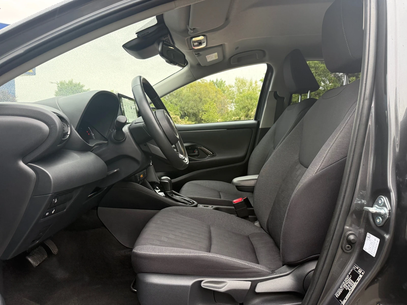 Toyota Yaris 1.5 HSD -116�.�. �������� | Mobile.bg � ����������� 9