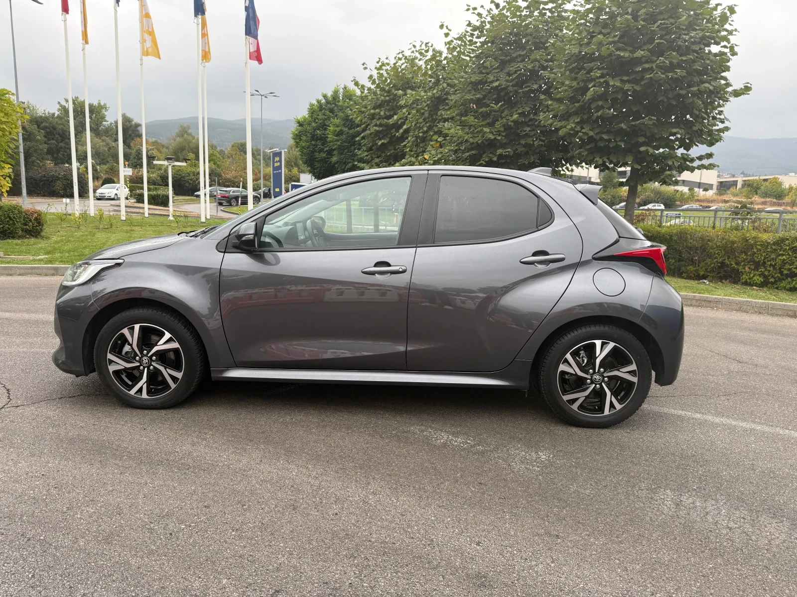Toyota Yaris 1.5 HSD -116�.�. �������� | Mobile.bg � ����������� 6