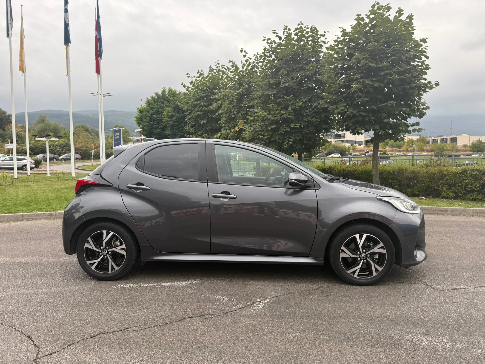 Toyota Yaris 1.5 HSD -116�.�. �������� | Mobile.bg � ����������� 5
