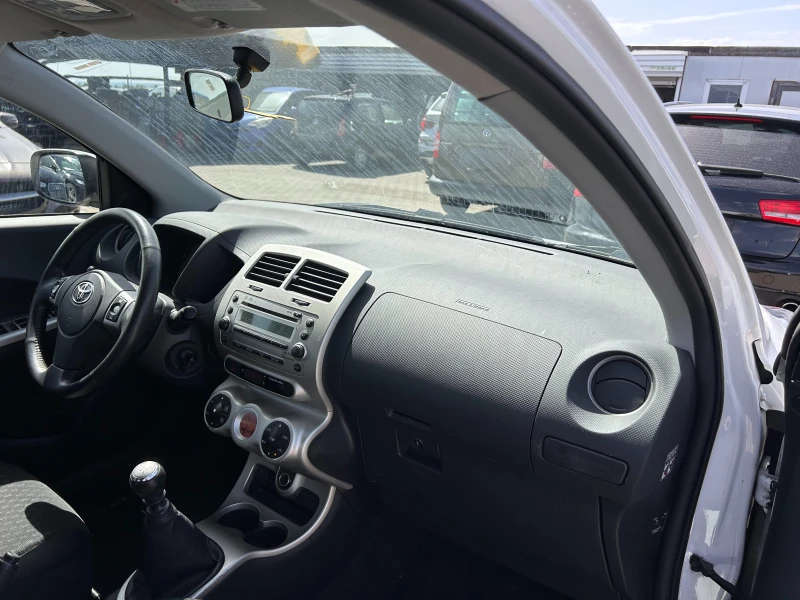 Toyota Urban Cruiser 1.4D-4D 4WD EURO 4, снимка 10 - Автомобили и джипове - 49933047