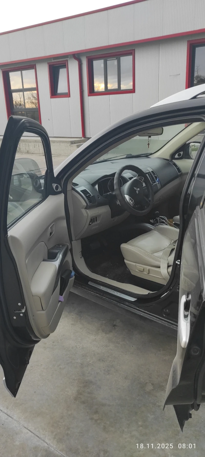 Mitsubishi Outlander, снимка 11 - Автомобили и джипове - 52605506