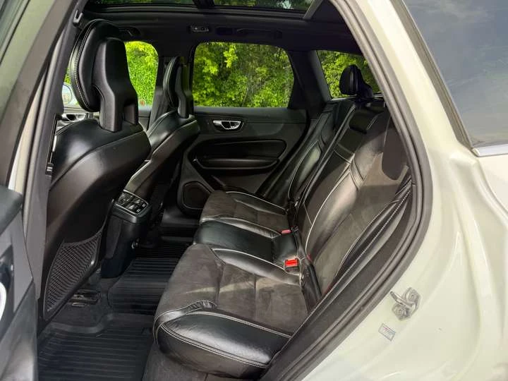 Volvo XC60 R-Design AWD Navigation/Pano Sunroof/Leather/Camer, снимка 15 - Автомобили и джипове - 53913597