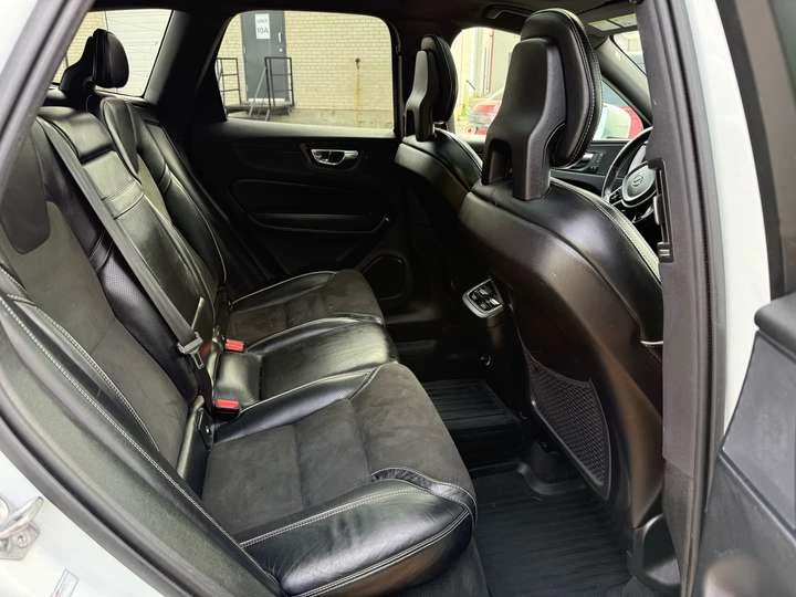 Volvo XC60 R-Design AWD Navigation/Pano Sunroof/Leather/Camer, снимка 16 - Автомобили и джипове - 53913597