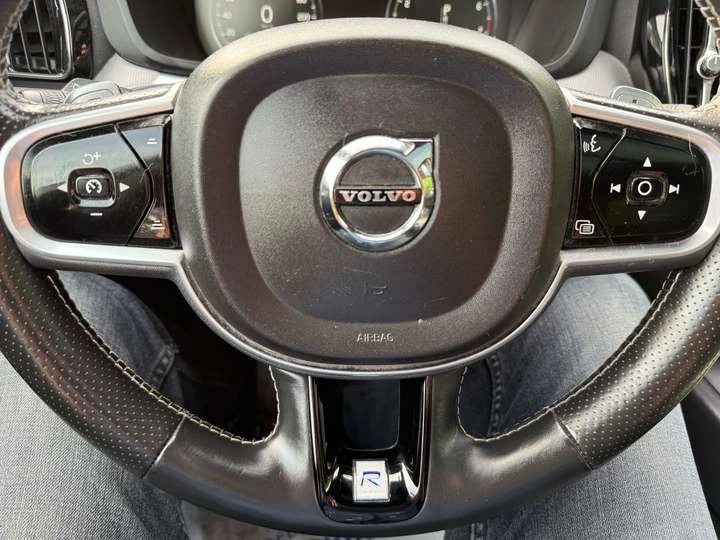 Volvo XC60 R-Design AWD Navigation/Pano Sunroof/Leather/Camer, снимка 8 - Автомобили и джипове - 53913597