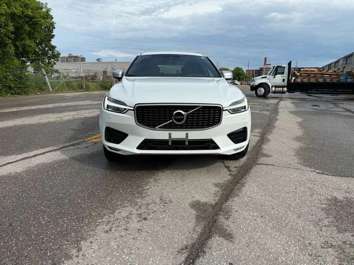 Volvo XC60 R-Design AWD Navigation/Pano Sunroof/Leather/Camer, снимка 2 - Автомобили и джипове - 53913597