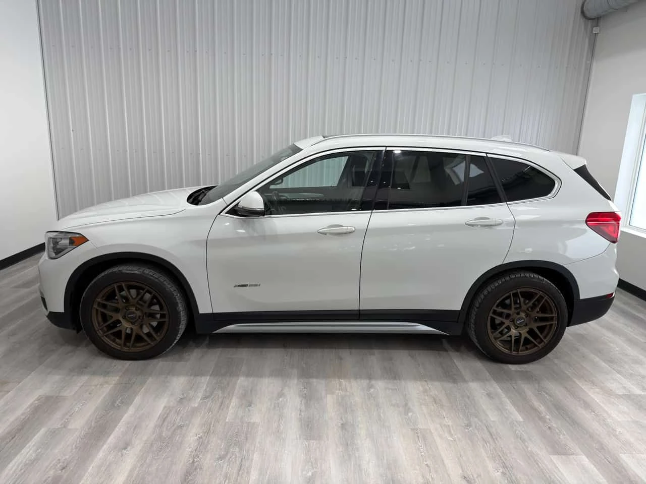 BMW X1 xDrive28i/KEYLESS/ПАНОРАМА/ПОДГРЕВИ - изображение 3