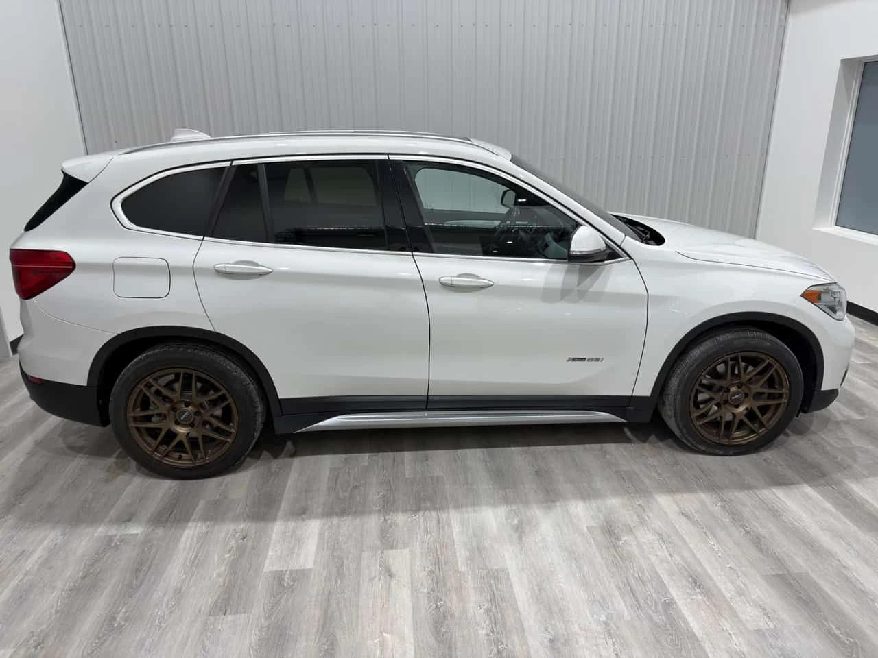 BMW X1 xDrive28i/KEYLESS/ПАНОРАМА/ПОДГРЕВИ - изображение 4