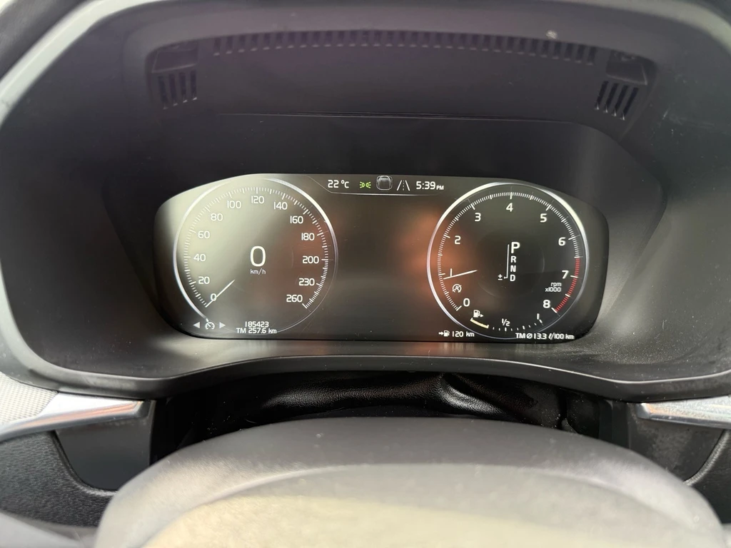 Volvo XC60 R-Design AWD Navigation/Pano Sunroof/Leather/Camer, снимка 9 - Автомобили и джипове - 53913597