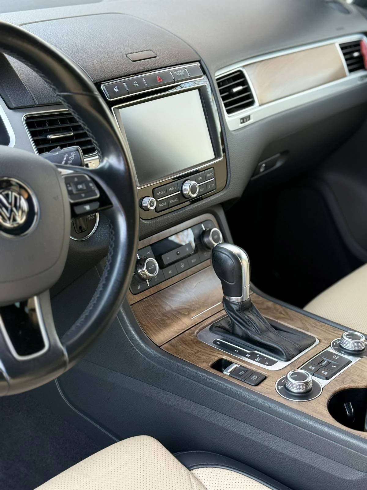 VW Touareg EXCLUSIVE ГАРАНЦИЯ, снимка 12 - Автомобили и джипове - 53933170