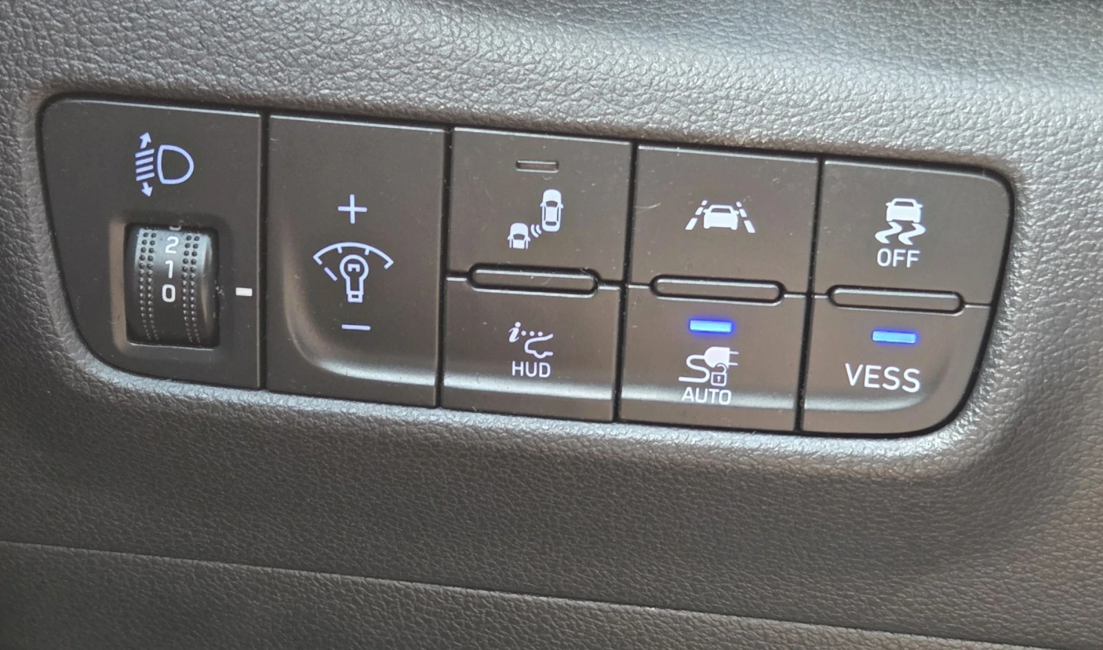 Hyundai Kona 64KWh/SOH100%/Blue Link, снимка 15 - Автомобили и джипове - 54694930