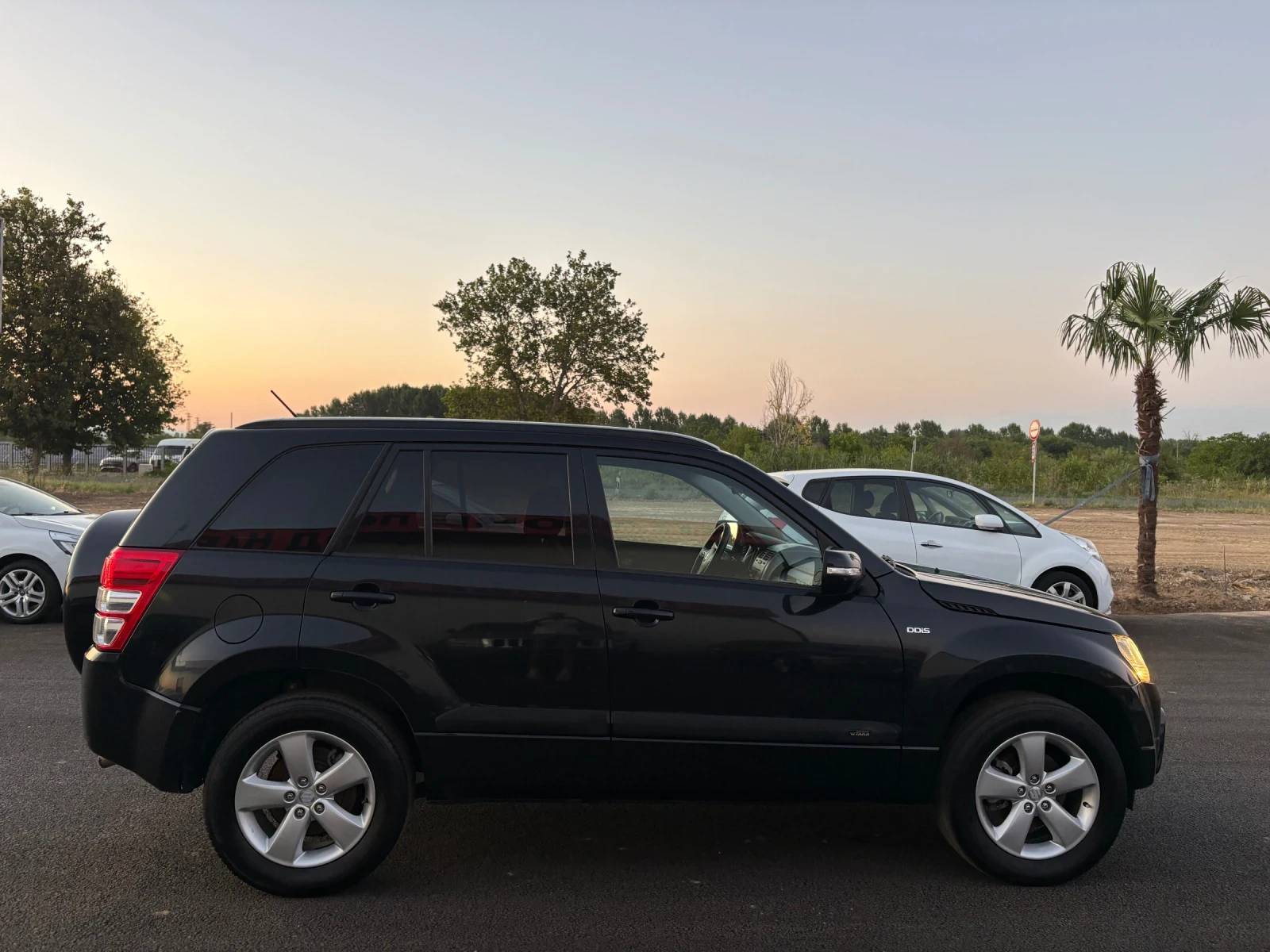 Suzuki Grand vitara 1.9 DDS 4x4 Бавни* Подгрев* Keyless* , снимка 8 - Автомобили и джипове - 55468227