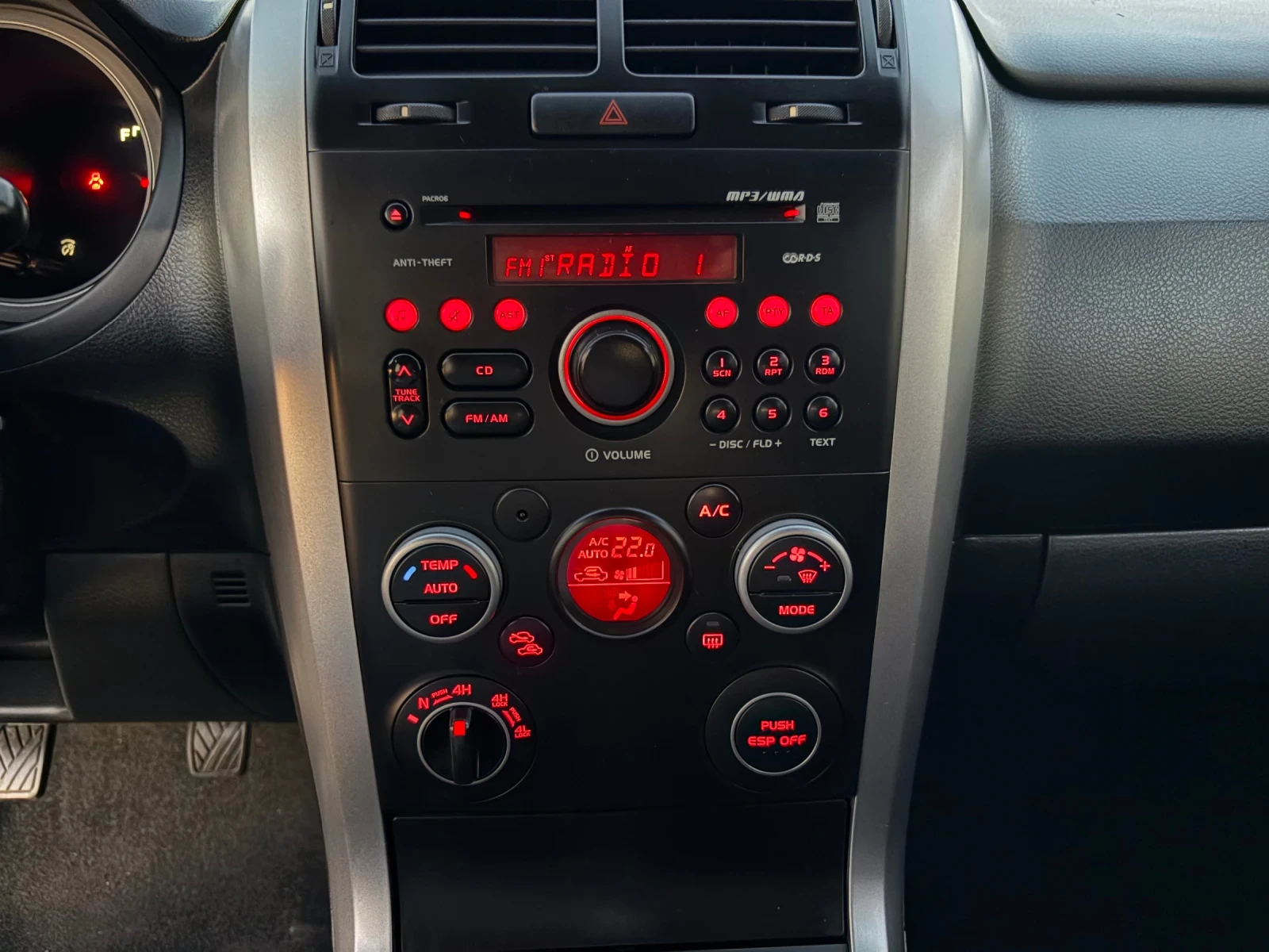 Suzuki Grand vitara 1.9 DDS 4x4 Бавни* Подгрев* Keyless* , снимка 14 - Автомобили и джипове - 55468227