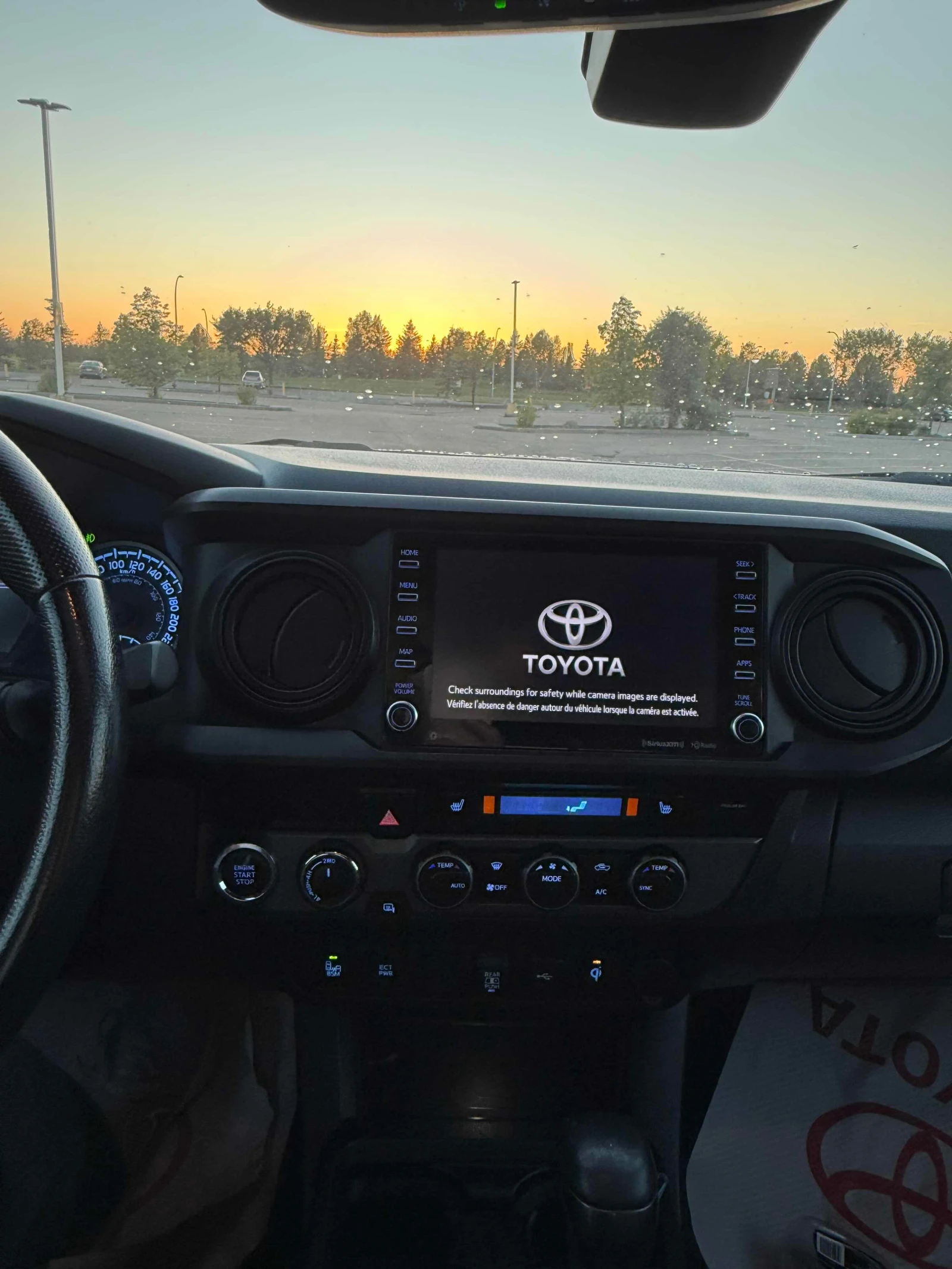 Toyota Tacoma * 4x4 Double Cab SB* АВТОКРЕДИТ БЕЗ ПЪРВОНАЧАЛНА* , снимка 9 - Автомобили и джипове - 56070464
