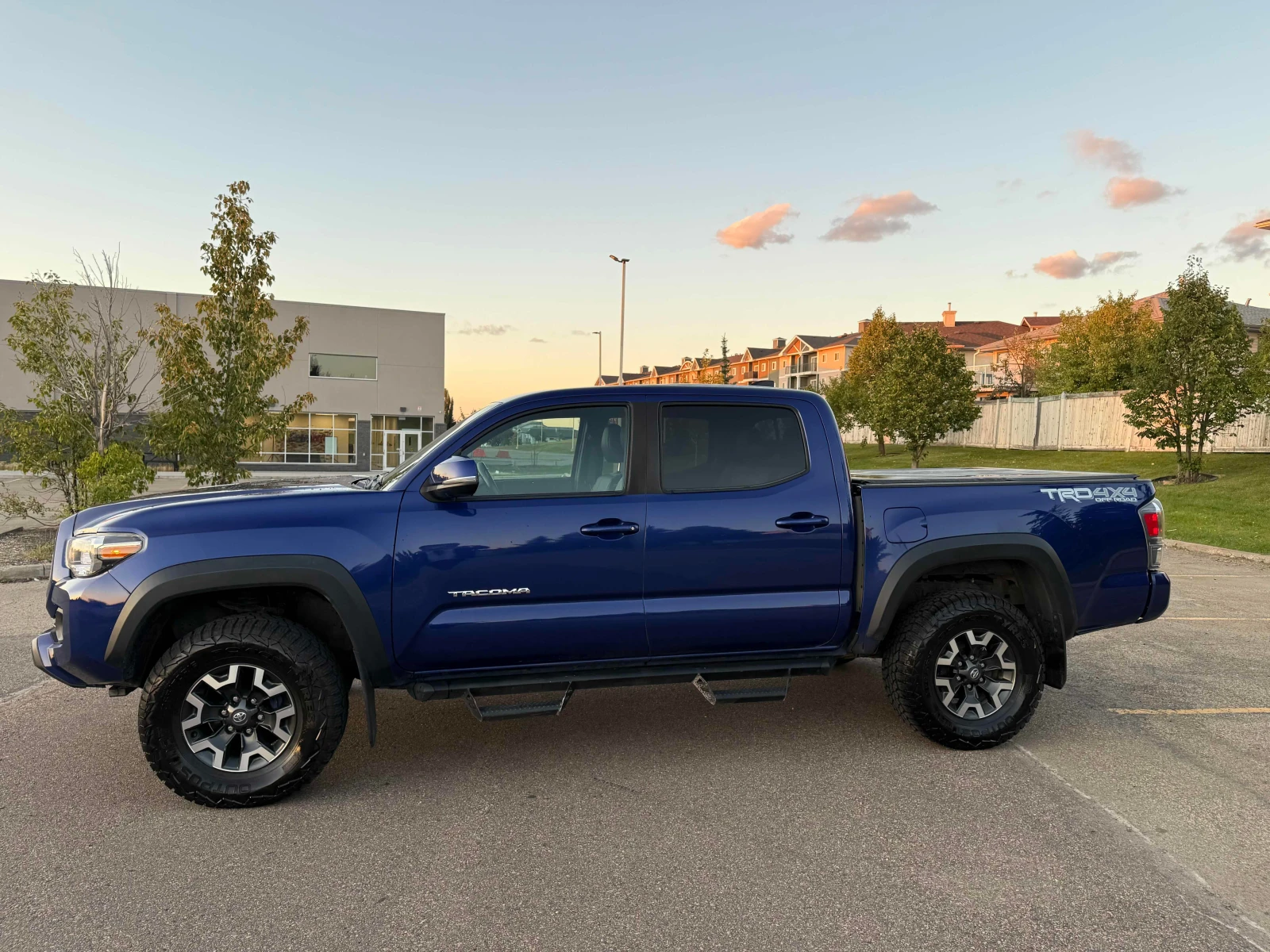 Toyota Tacoma * 4x4 Double Cab SB* АВТОКРЕДИТ БЕЗ ПЪРВОНАЧАЛНА* , снимка 11 - Автомобили и джипове - 56070464