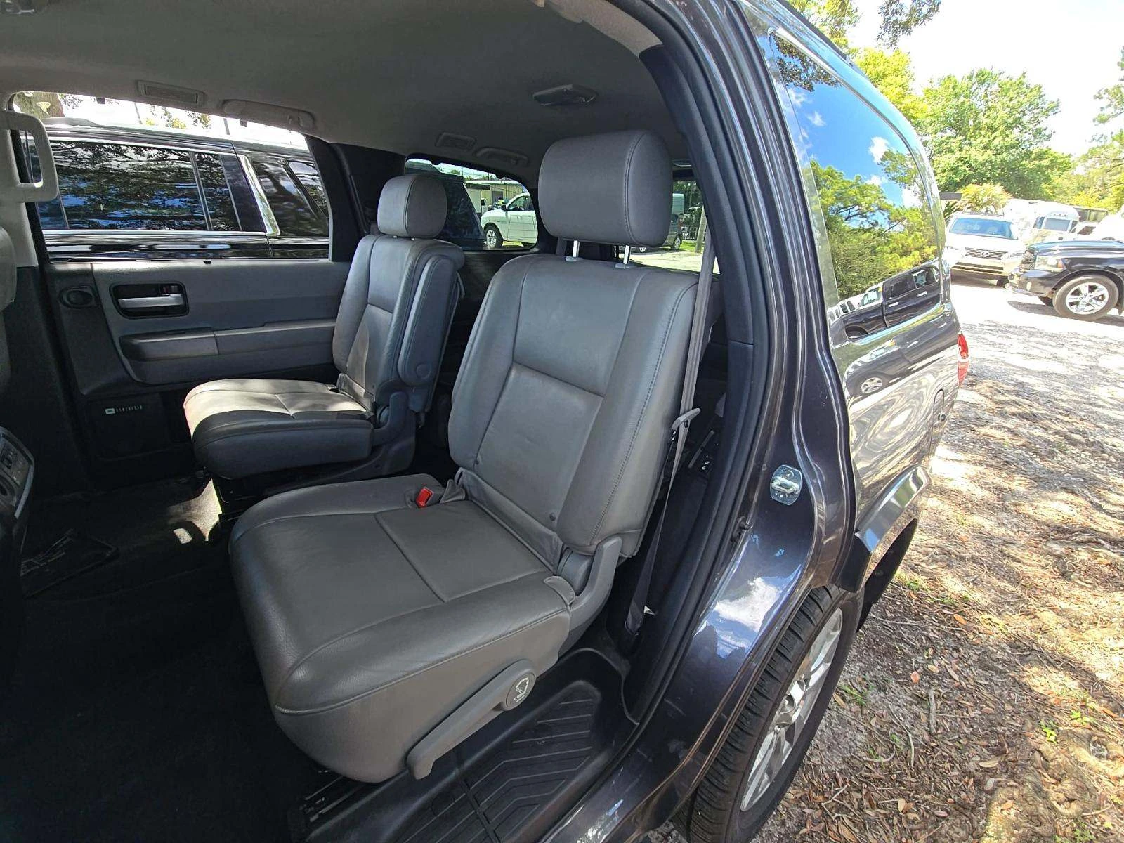 Toyota Sequoia 5.7* V8* LIMITED* ПОДГРЕВ* КАМЕРА* JBL* , снимка 12 - Автомобили и джипове - 56145718