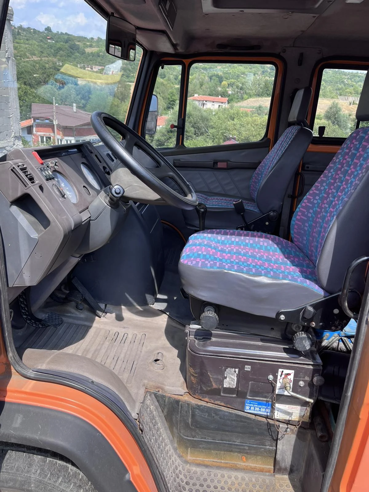 Mercedes-Benz UNIMOG Самосвал, опесъчител, 110кс - изображение 4