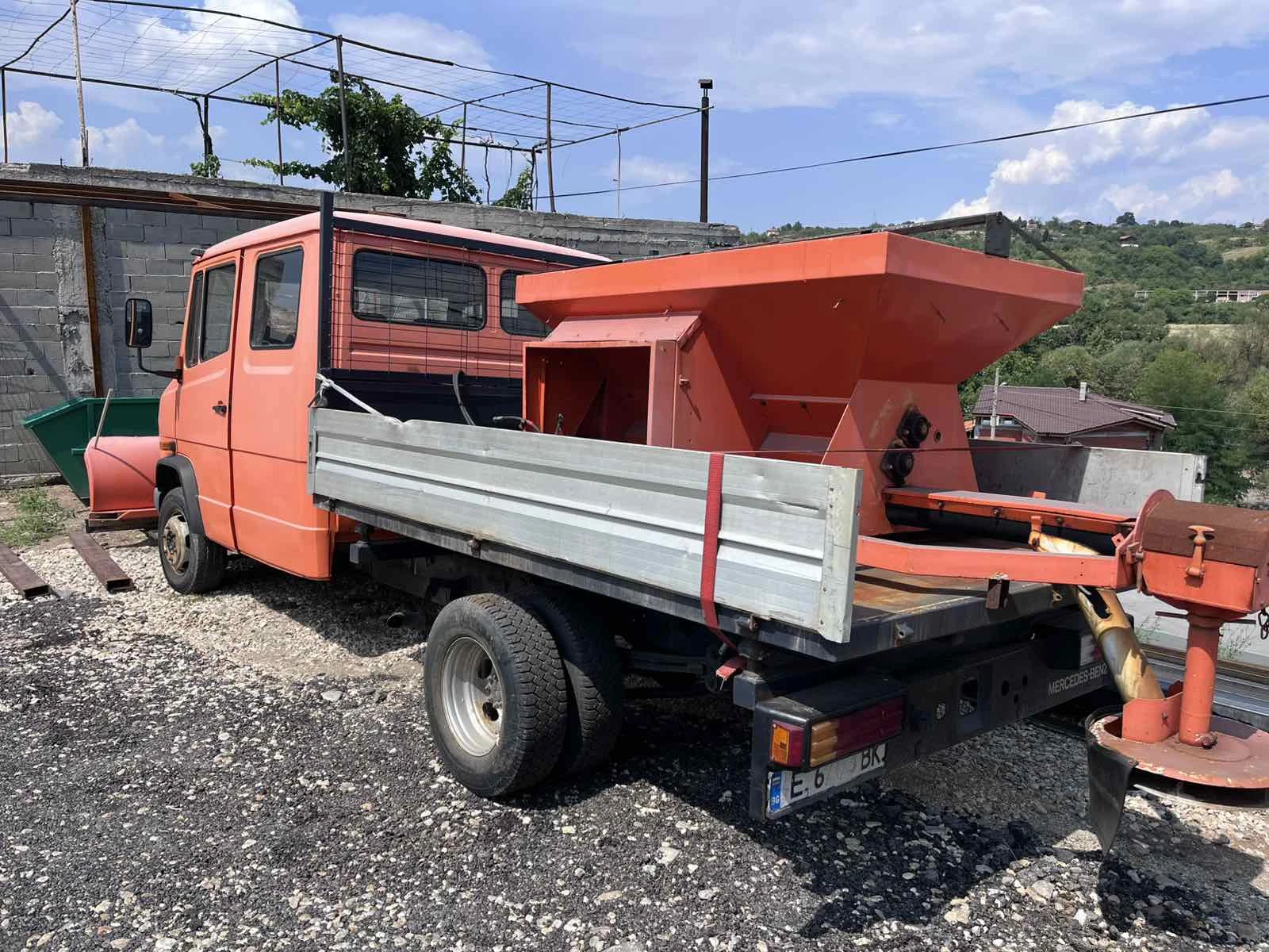 Mercedes-Benz UNIMOG Самосвал, опесъчител, 110кс - изображение 2