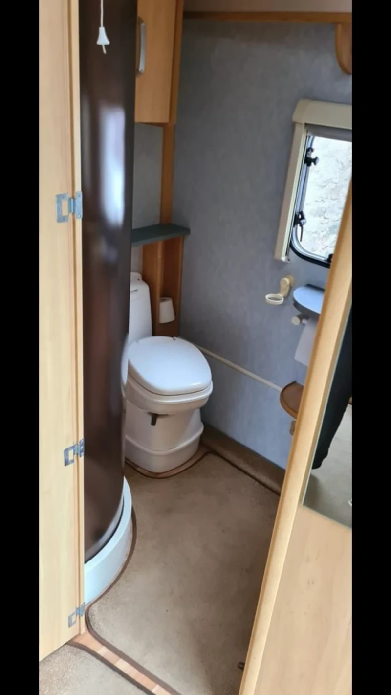 Каравана Swift, снимка 7 - Каравани и кемпери - 52825830