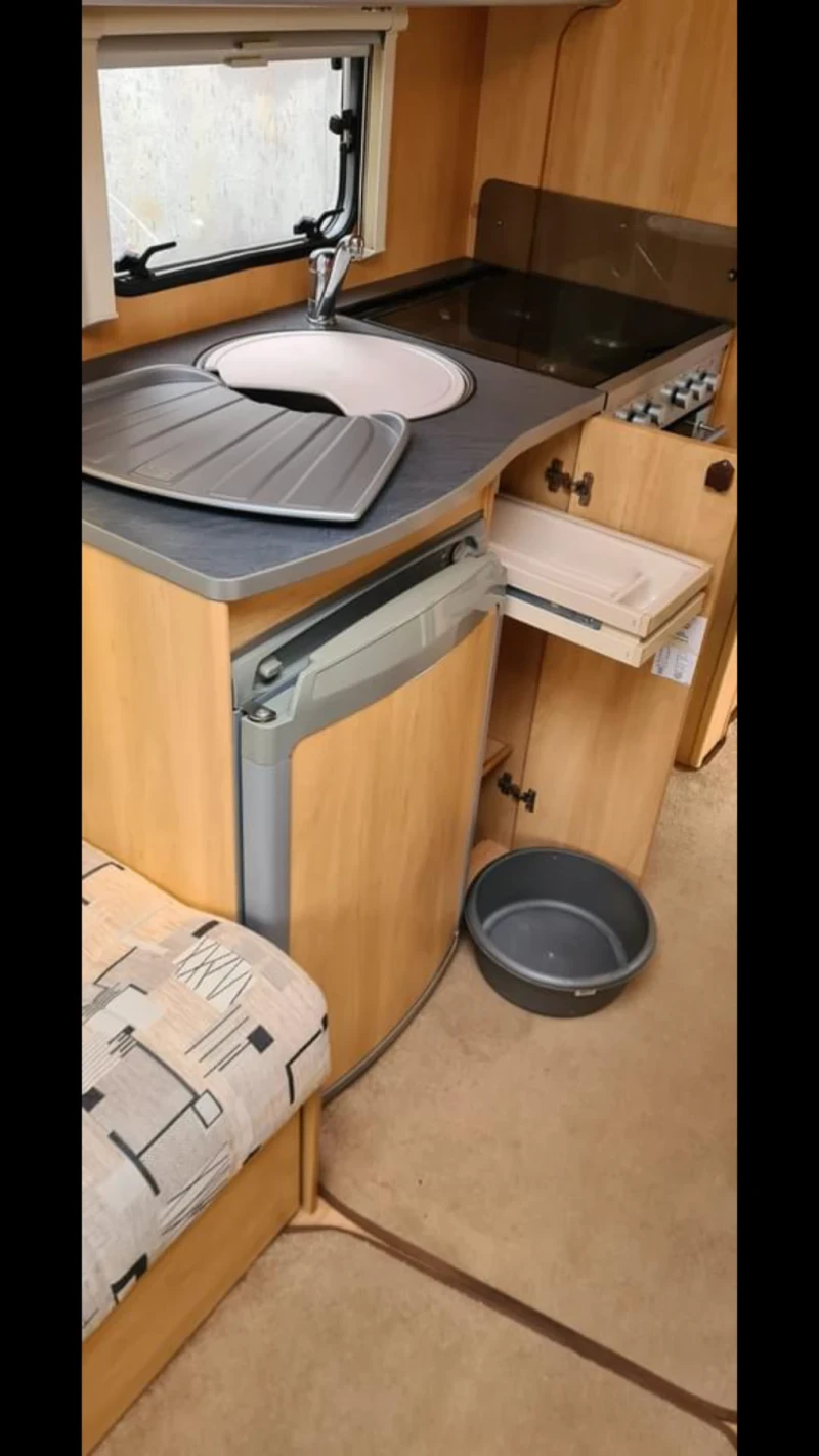 Каравана Swift, снимка 9 - Каравани и кемпери - 52825830