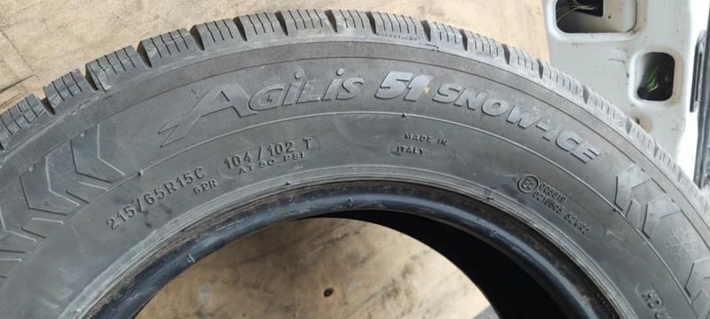 Гуми Зимни 215/65R15, снимка 7 - Гуми и джанти - 31257657