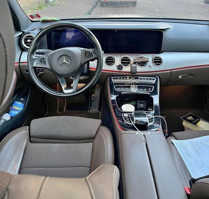 Mercedes-Benz E 220, снимка 3 - Автомобили и джипове - 47569772