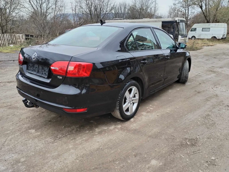 VW Jetta 1.6TDI, снимка 6 - Автомобили и джипове - 48245684