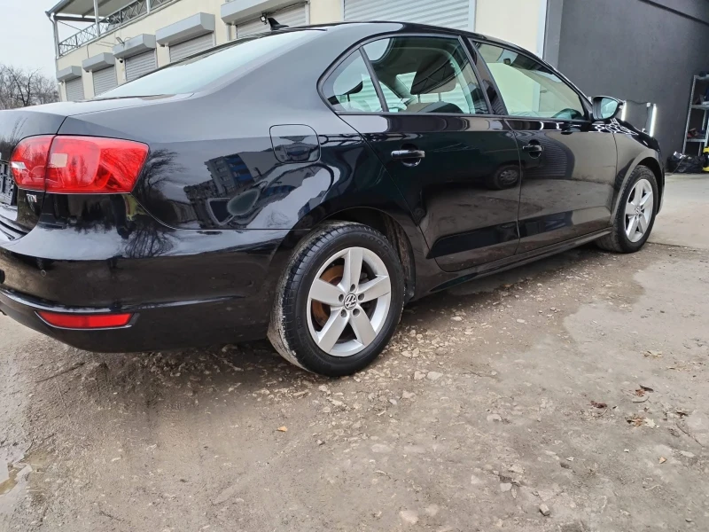 VW Jetta 1.6TDI, снимка 9 - Автомобили и джипове - 48245684