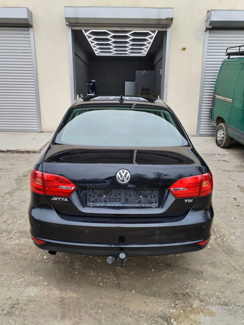 VW Jetta 1.6TDI, снимка 10 - Автомобили и джипове - 48245684