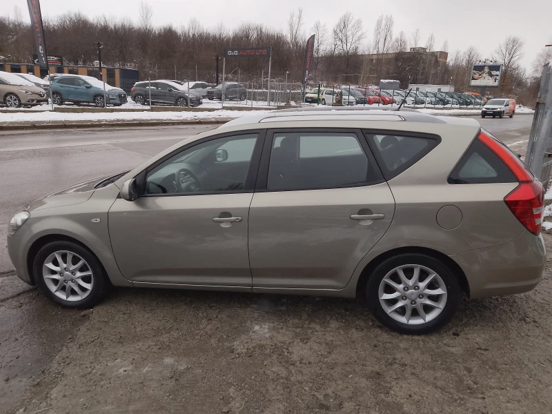 Kia Ceed 1, 6 CRDI/FACELIFT, снимка 8 - Автомобили и джипове - 48495950