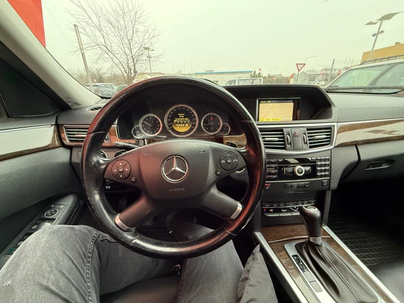 Mercedes-Benz E 220 Elegance* 7G* Кожа* , снимка 12 - Автомобили и джипове - 48668404