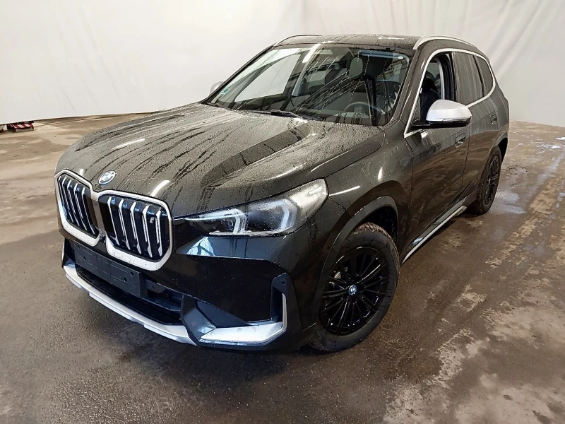 BMW iX1 xDrive 30M Sport/LED/HARMAN KARDON/Head-Up, снимка 2 - Автомобили и джипове - 49319836