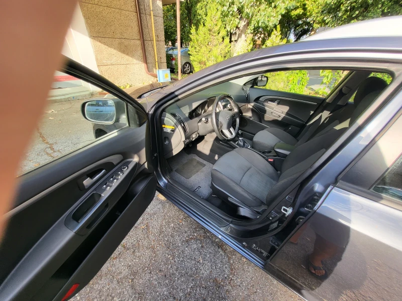 Kia Ceed 1.4, снимка 8 - Автомобили и джипове - 52656498