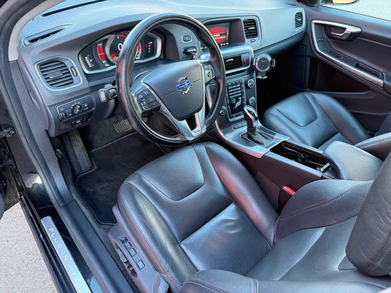 Volvo V60 2.4* PLUG-IN-HYB* 4х4* ПОДГРЕВ* АВТОПИЛОТ* ШИБИДАХ, снимка 11 - Автомобили и джипове - 53111598