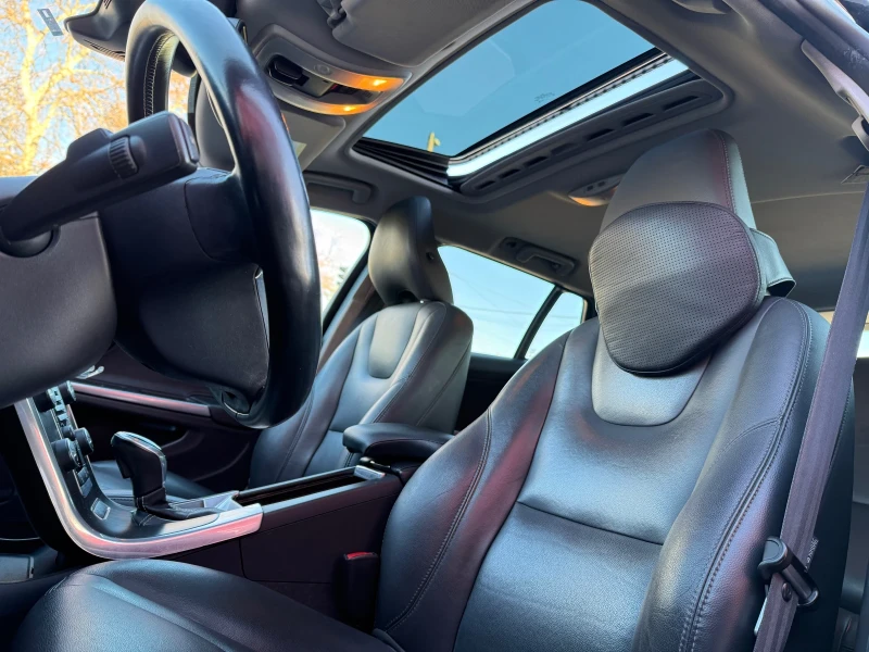 Volvo V60 2.4* PLUG-IN-HYB* 4х4* ПОДГРЕВ* АВТОПИЛОТ* ШИБИДАХ, снимка 10 - Автомобили и джипове - 53111598