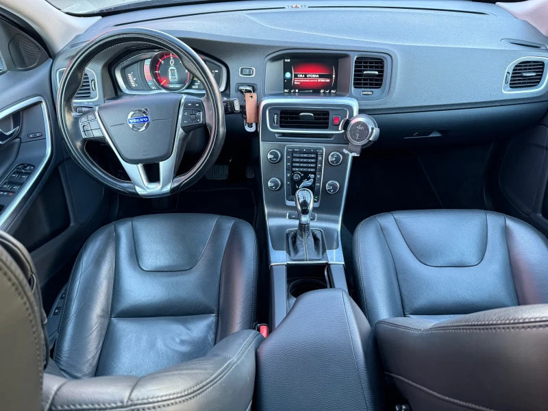 Volvo V60 2.4* PLUG-IN-HYB* 4х4* ПОДГРЕВ* АВТОПИЛОТ* ШИБИДАХ, снимка 14 - Автомобили и джипове - 53111598