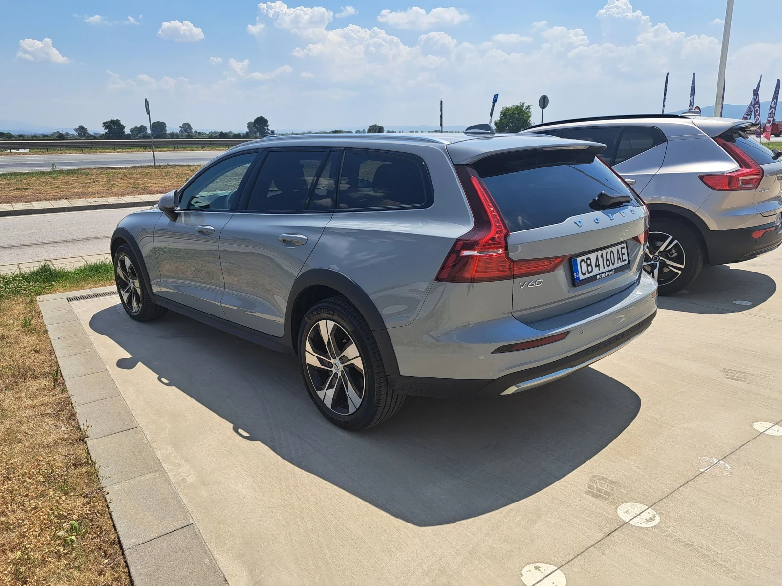 Volvo V60 Cross Country Cross Country B4 - изображение 3