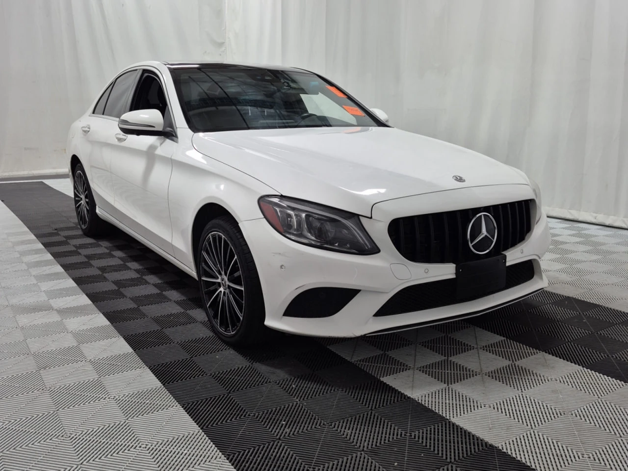 Mercedes-Benz C 300 * CARFAX * АВТО КРЕДИТ * ЦЕНА ДО БГ! - изображение 3